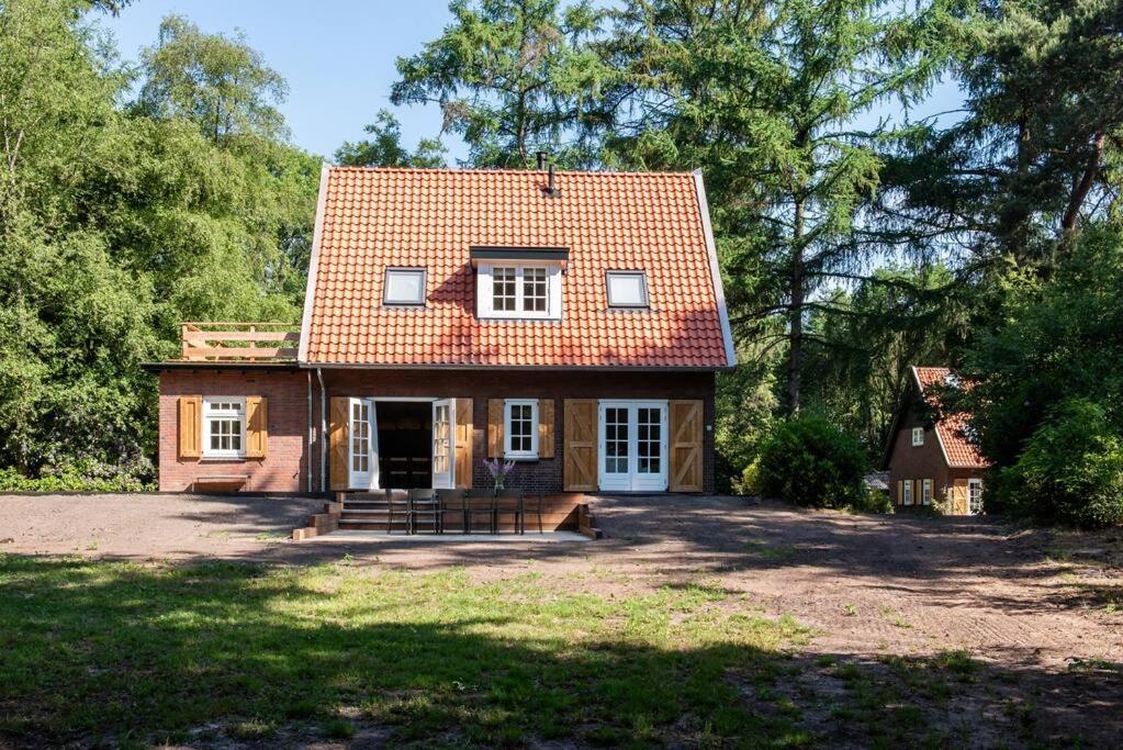 Fantastisch Familiehuis Met Grote Tuin I Bosrijk Лунтерен Екстер'єр фото